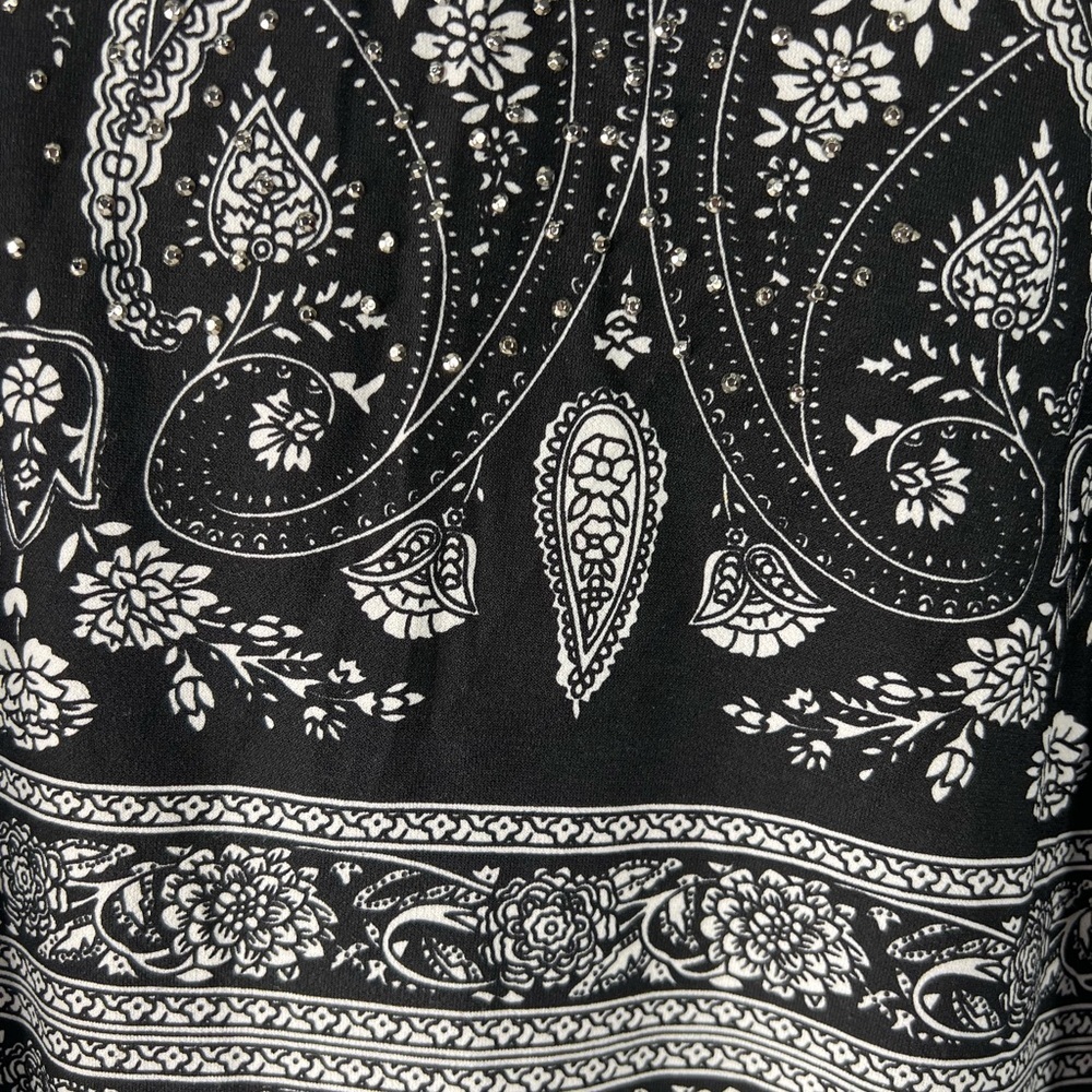 Black and White Paisley Blouse - Picture 4 of 10